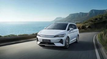 BYD M6